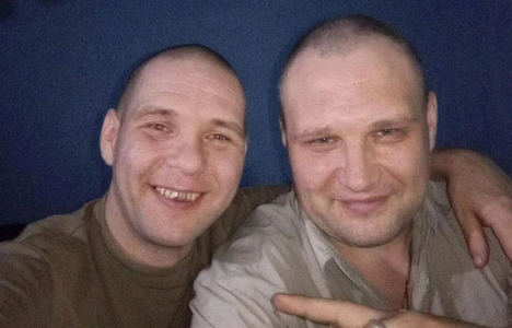 Служили два товарища: Волгоградец-каннибал и расчленитель из Волжского встретились на СВО — опубликовали совместное фото